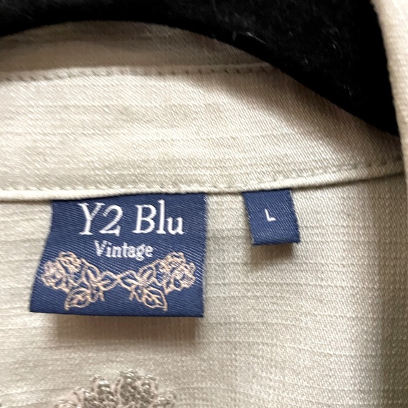 Size Large light green denim Jacket with details such as embroidery & Stitching - Picture 11 of 12